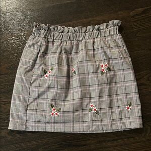 Embroidered Plaid Paperbag Mini Skirt Floral Accents Ruffle Waist Back Zip L